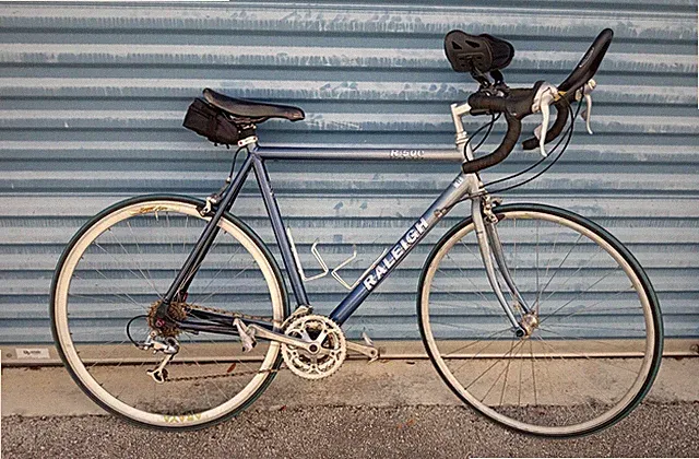 Raleigh (58cm / large) R500 Road Bike w / clip peddles